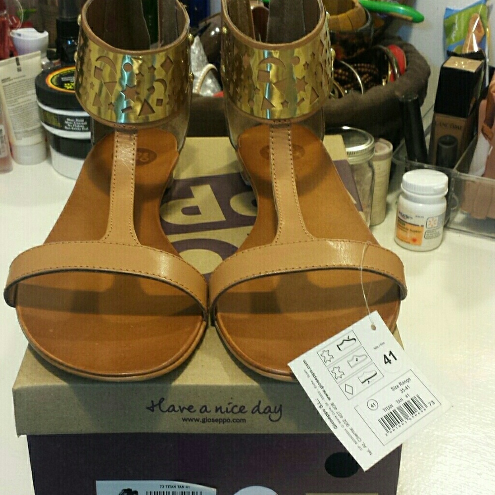 Good Epps sandals